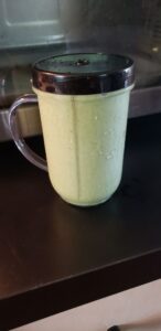 Mango spinach smoothie using Ninja Blender